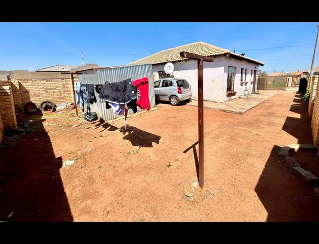 2 BEDROOM HOUSE FOR SALE IN WESTONARIA